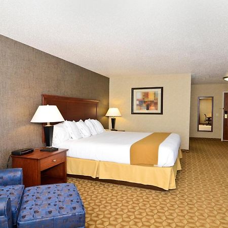 Holiday Inn Express Hotel & Suites Fort Atkinson By Ihg Exterior foto
