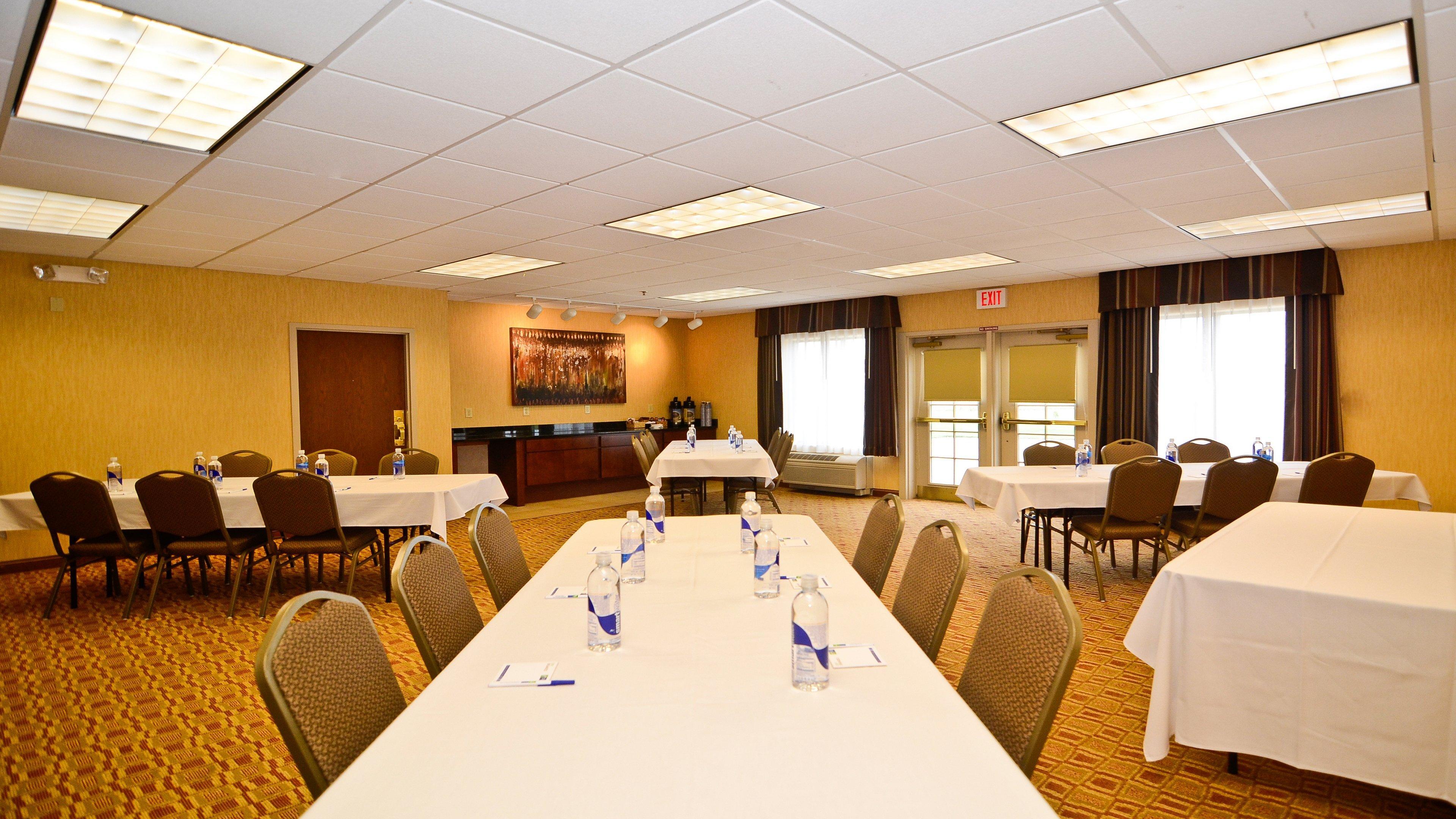 Holiday Inn Express Hotel & Suites Fort Atkinson By Ihg Exterior foto