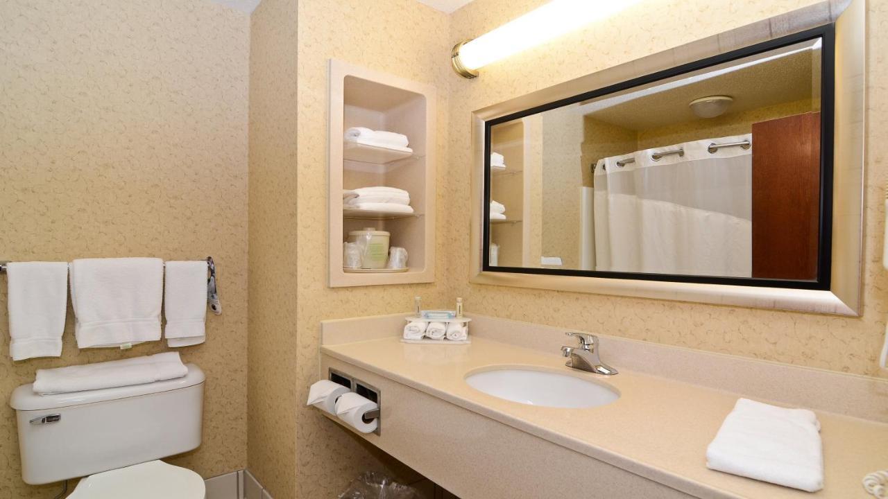 Holiday Inn Express Hotel & Suites Fort Atkinson By Ihg Exterior foto